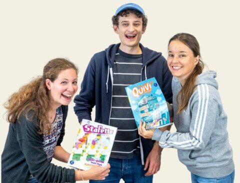 Julian Janssen mit unseren Chefredakteurinnen der Kinderzeitschriften Quivi und Stafette.
